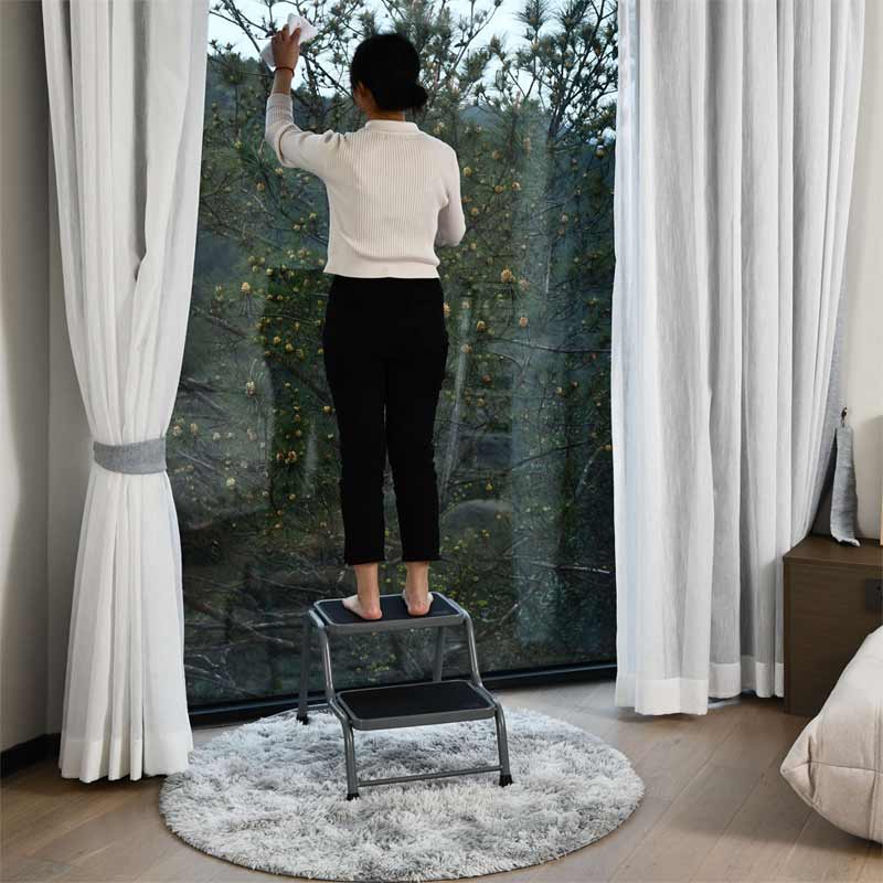 step-widening-of-the-portable-ladder